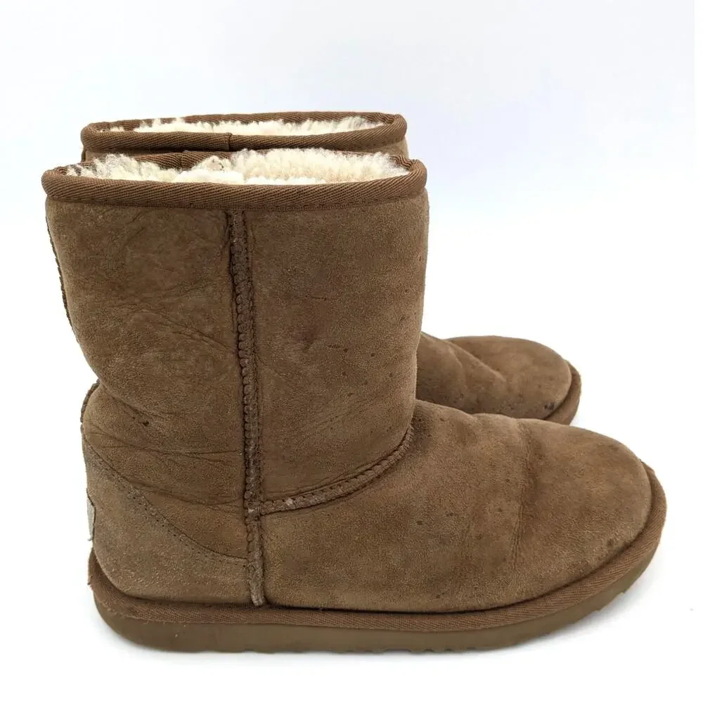 UGG Australia Classic Short II Winter Boots Kids' Chestnut Size US6 EU38